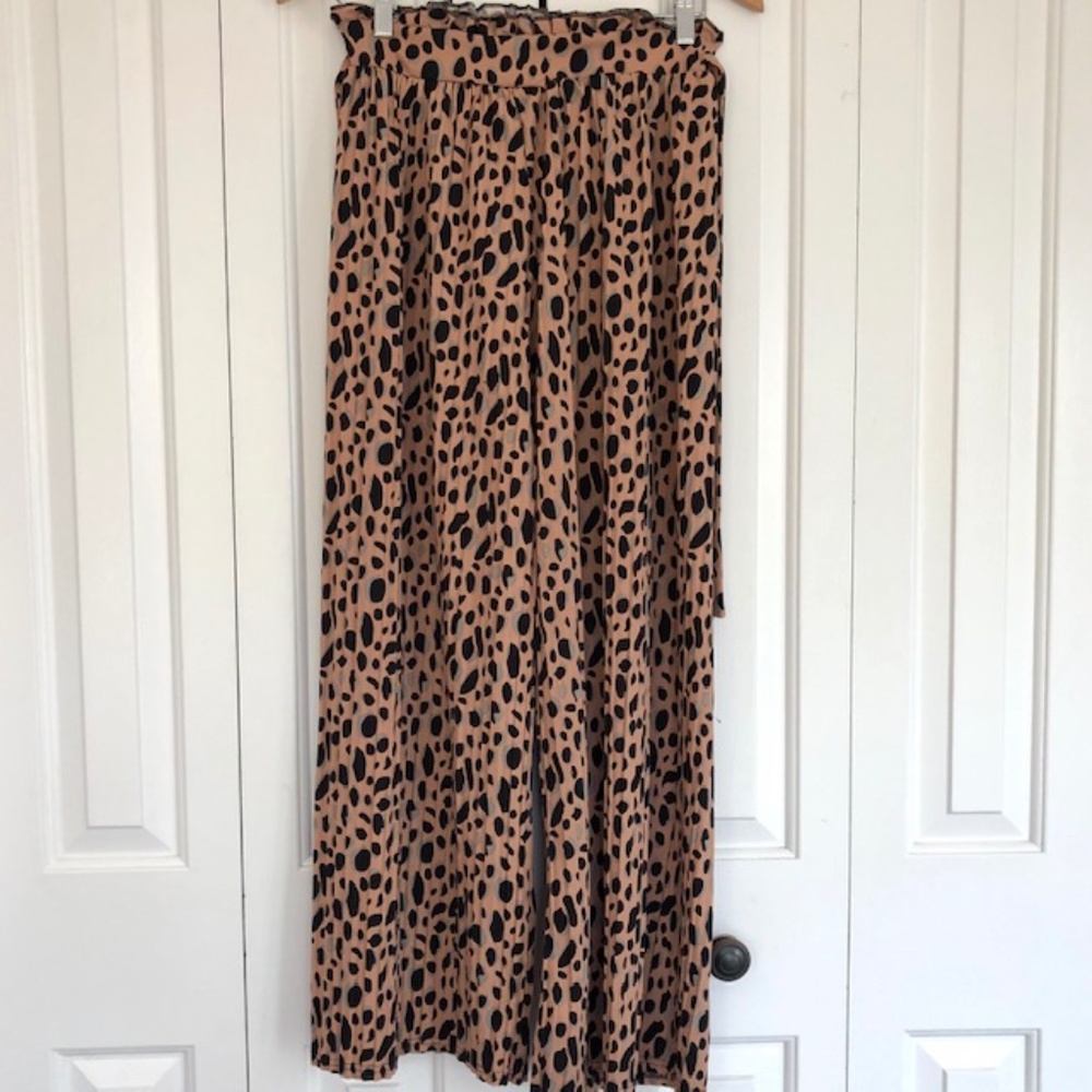 Soho Apparel Pleated Wide Legged Leopard Pants - Picture 6 of 8